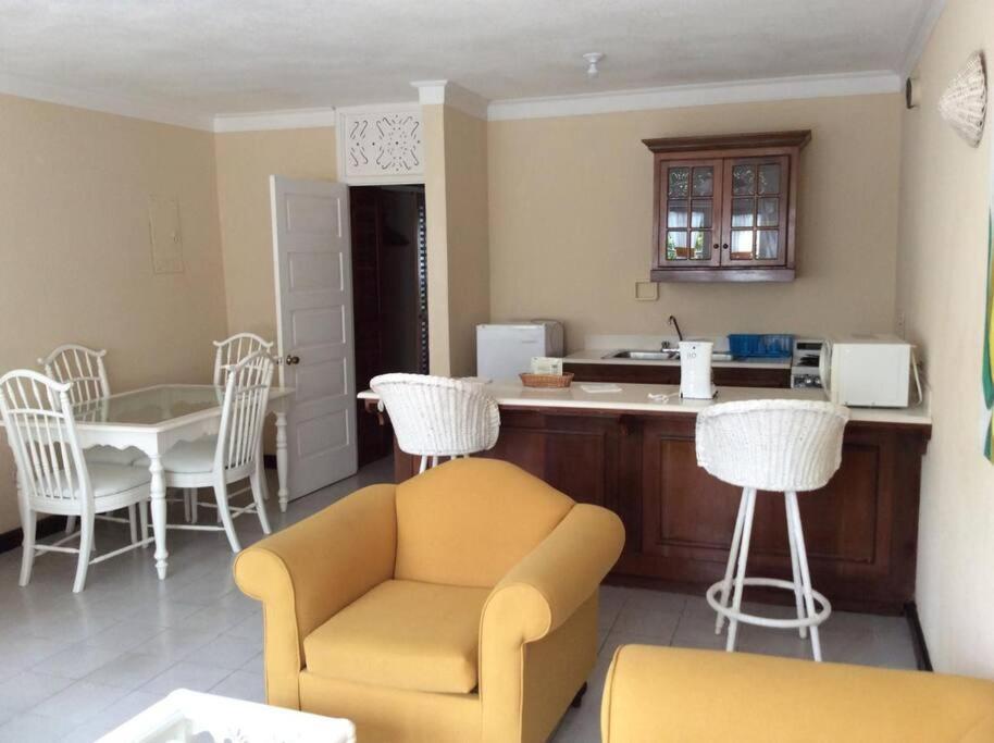 Lush Tropical Apartment Located In A 4-Star Resort Ранэвей-Бей Экстерьер фото