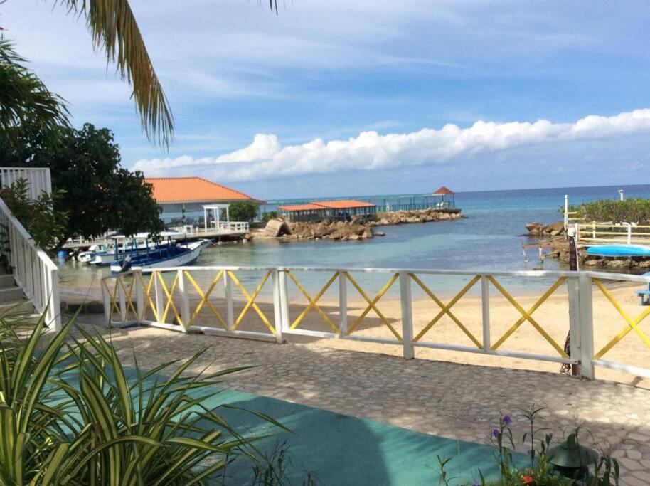 Lush Tropical Apartment Located In A 4-Star Resort Ранэвей-Бей Экстерьер фото