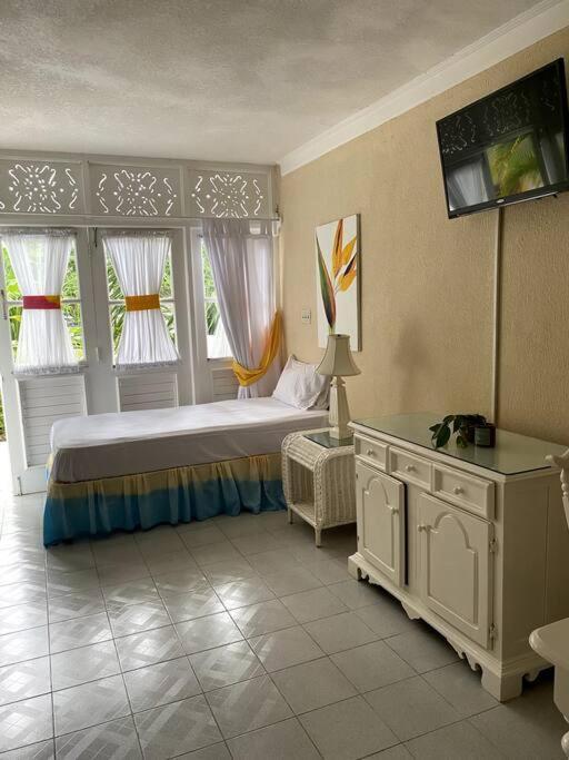 Lush Tropical Apartment Located In A 4-Star Resort Ранэвей-Бей Экстерьер фото